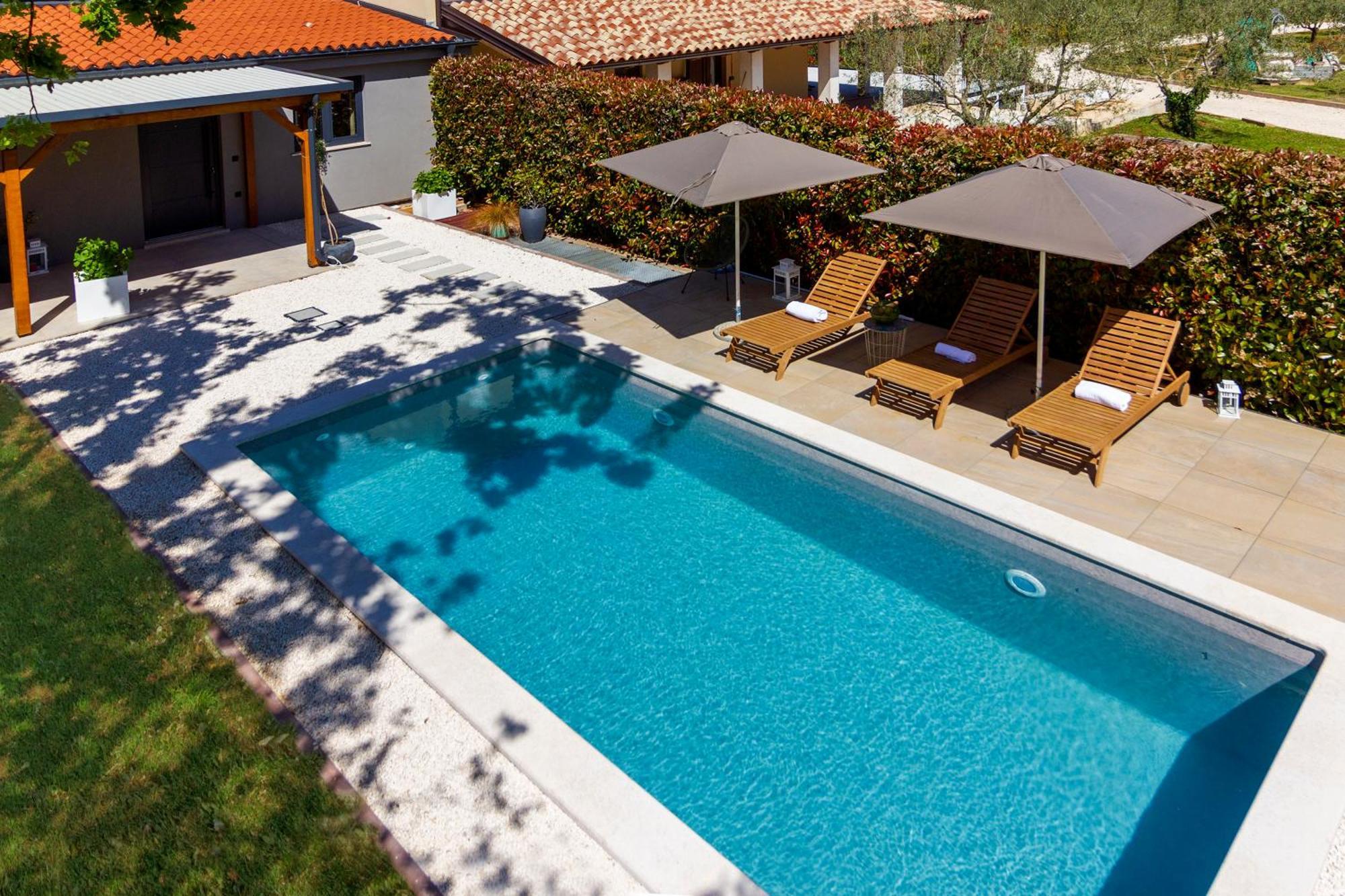 Garden House Villa *